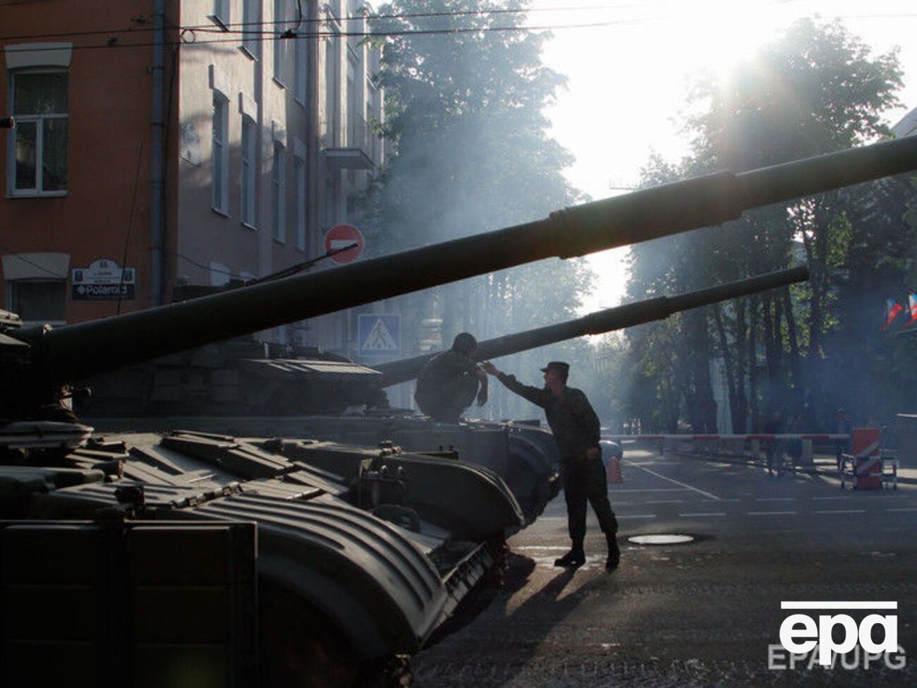 Российские инструктора занимаются боевым слаживанием танкистов боевиков