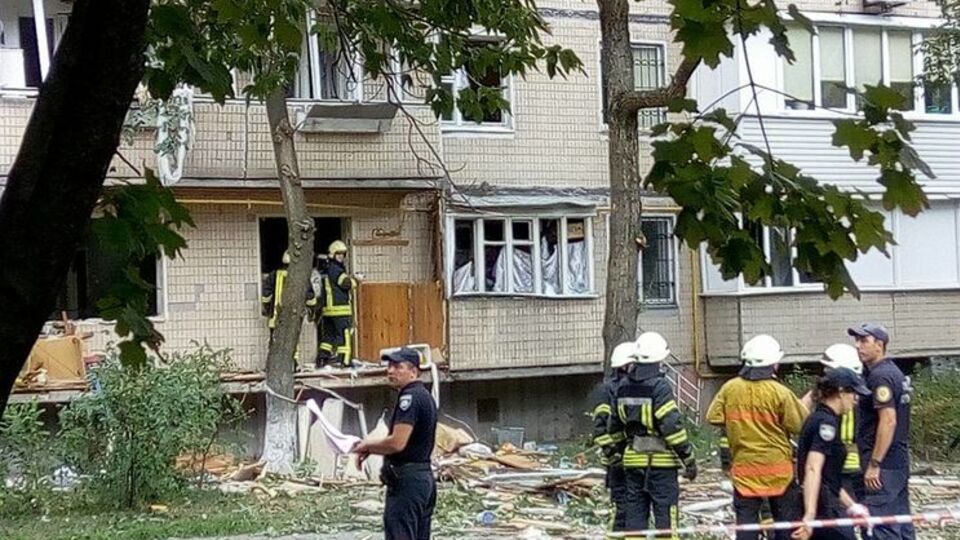 На месте происшествия работают спасательные службы