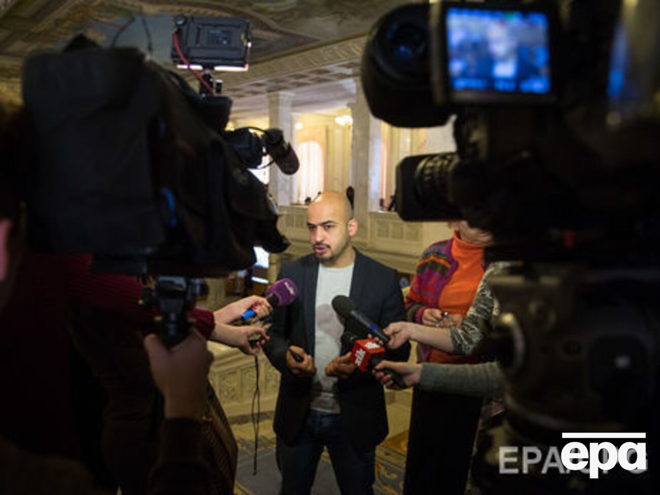 Найєм: Від розборок двох президентів виграє хто завгодно, але не Україна