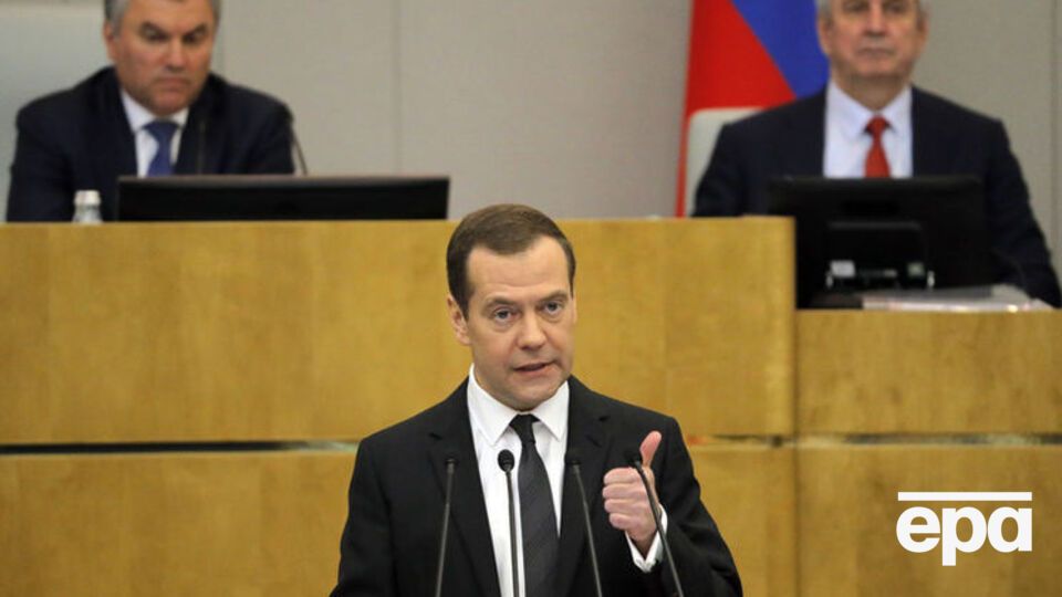 Медведев считает, что украинские политики разыграли "фантастическую трагикомедию"