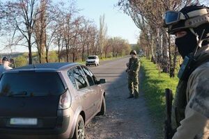 Одного з підозрюваних затримали на блокпості поліції