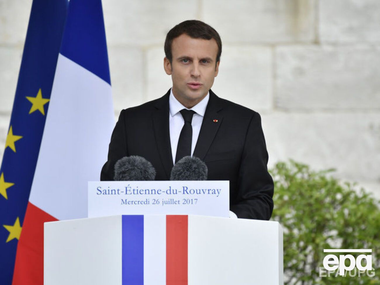 Агенты представлялись друзьями друзей соратников Макрона и пытались собрать о них персональную информацию, пишет агентство