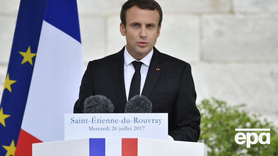 Агенты представлялись друзьями друзей соратников Макрона и пытались собрать о них персональную информацию, пишет агентство