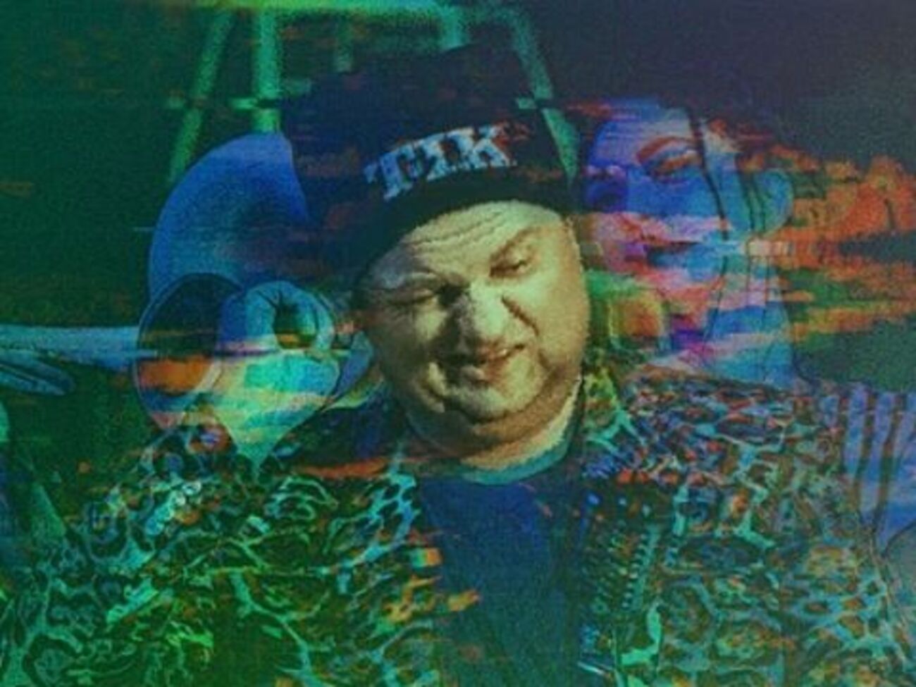 Бронюк станцевал в клипе "Емочка"