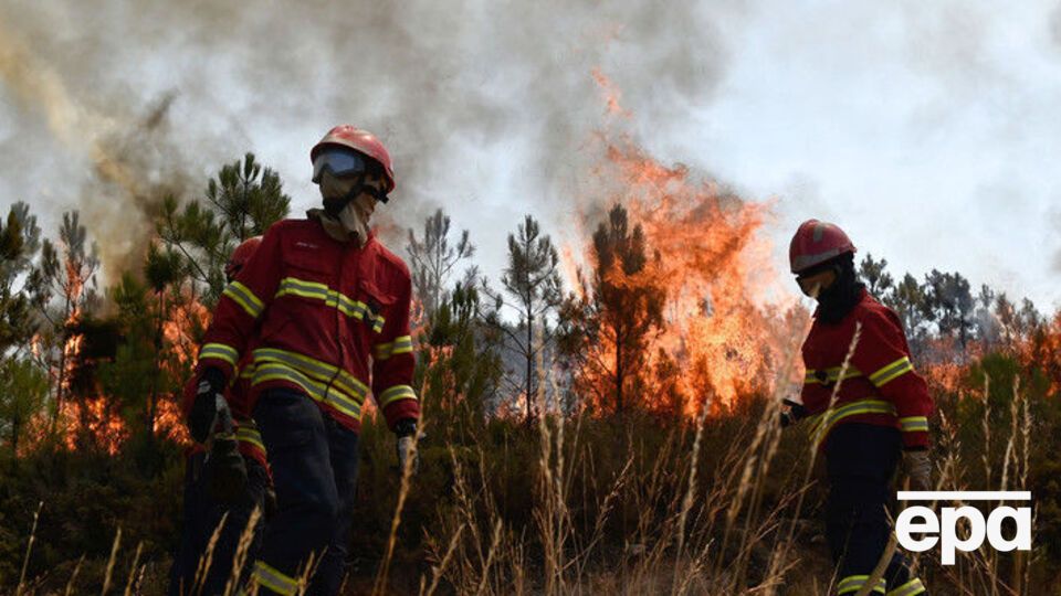 Пожежі вирують у Португалії з початку літа