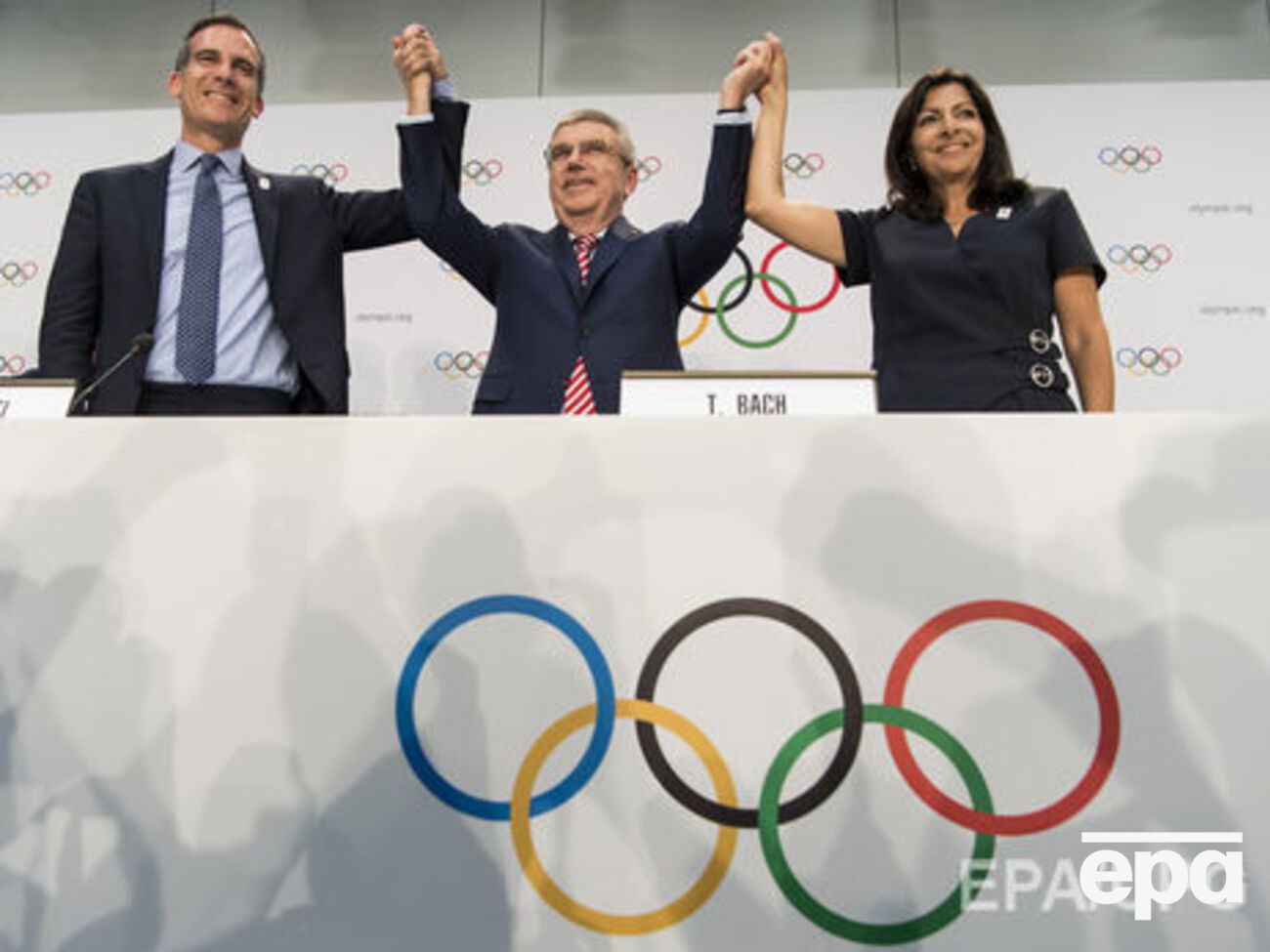 Гарсетті (крайній зліва) назвав 2028 рік вигіднішим фінансово