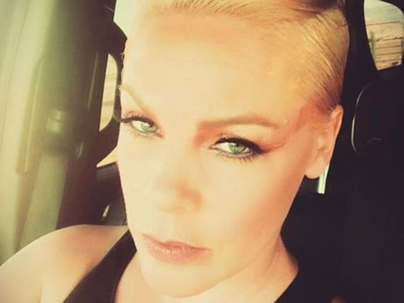 Pink:&nbsp;Первая велосипедная прогулка для ребенка