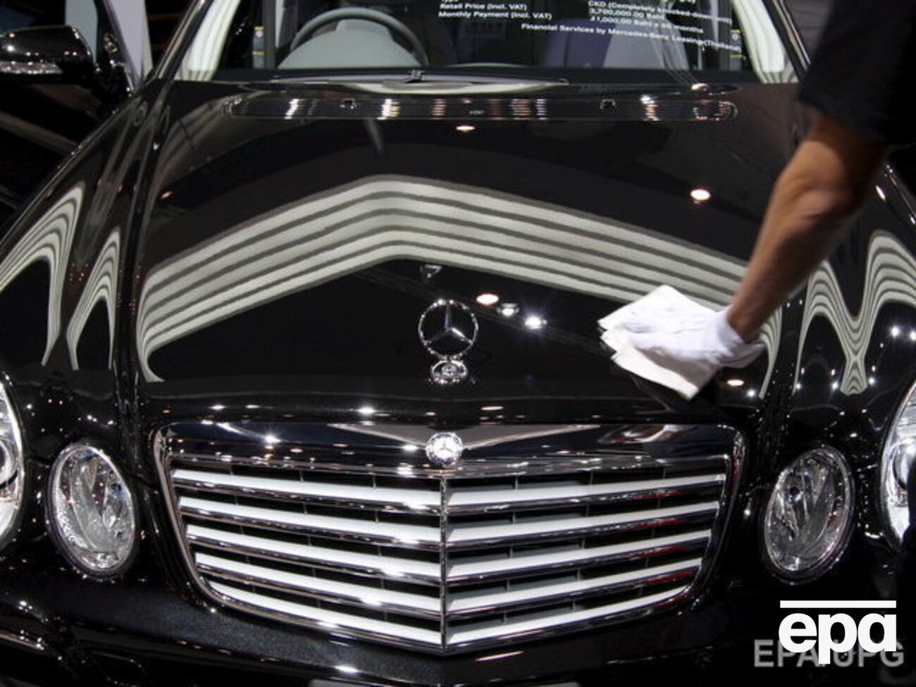 Журналист предложил считать долг Украины в автомобилях