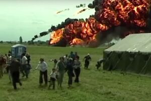 Истребитель упал на заполненное зрителями летное поле