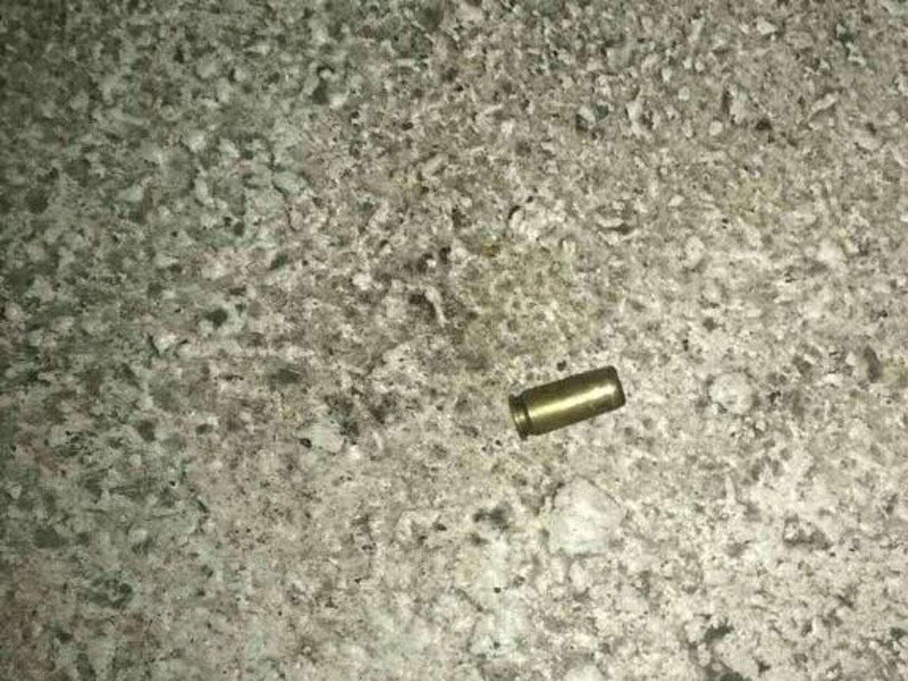 Невідомий сім разів вистрілив із "травмата" у чоловіка під час побутового конфлікту