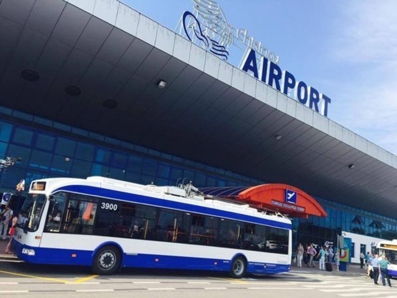 Россиянам отказали во въезде из-за того, что они не указали цель визита и не "отвечали условиям" въезда в страну