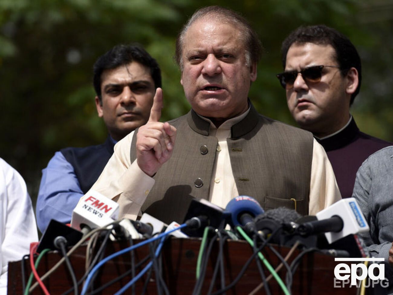 Шариф ушел в отставку