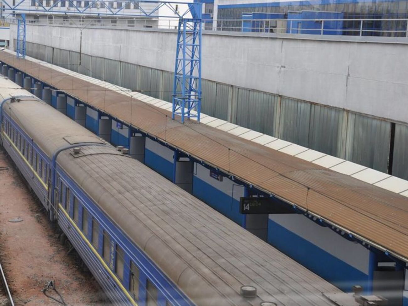 По состоянию на 9.30 из-за изменения маршрута пассажирские поезда задерживаются в пути от одного до трех часов