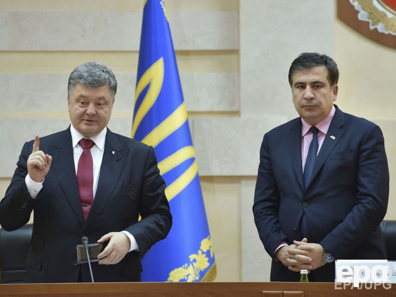 Порошенко вимагав припинити розгойдувати Україну &ndash; Саакашвілі