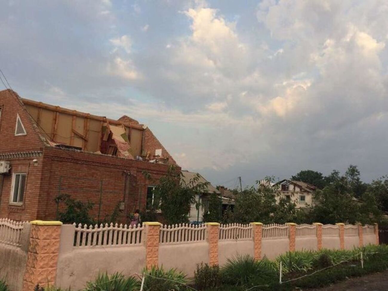 Спасатели ликвидируют последствия непогоды