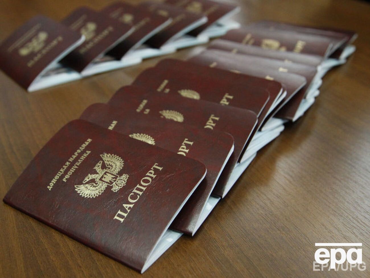 Наемникам предлагают вместо украденных российских получить паспорта "ЛНР/ДНР", сообщают в разведке