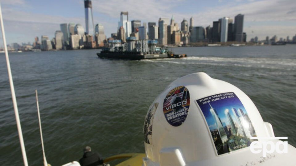 Паром компании A New York Water Taxi столкнулся с причалом
