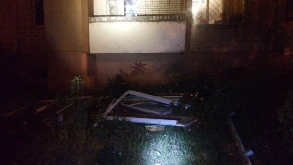 Взрывной волной выбило окна на кухне и балконе