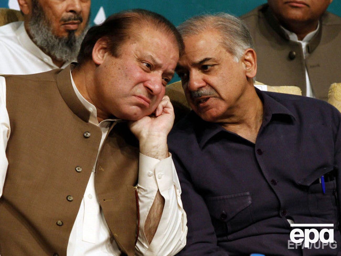 Сім'я Шаріфів може зберегти владу в Пакистані. Наваз (ліворуч) і Шахбаз