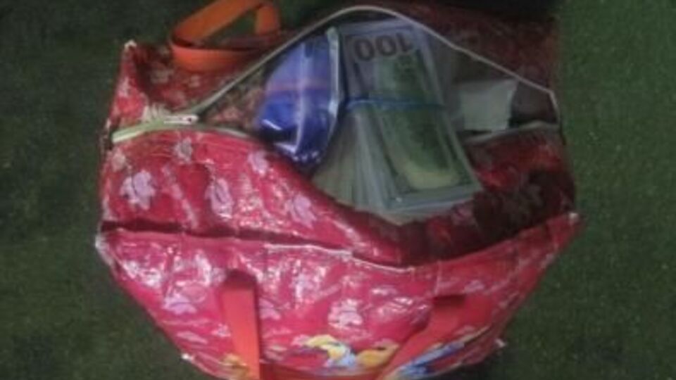 28 липня в пункті пропуску "Бачівськ" прикордонники виявили в громадянки України велику суму іноземної валюти
