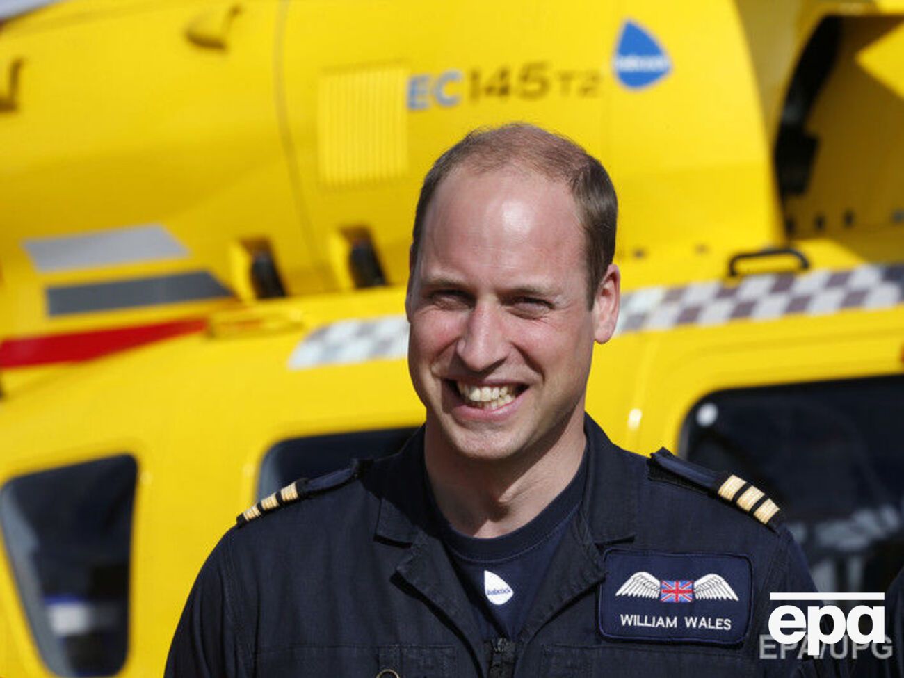 Принц Уильям завершил полеты на спасательном вертолете