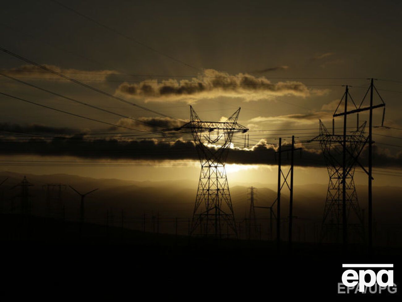 Из-за непогоды в Украине было обесточено 745 населенных пунктов