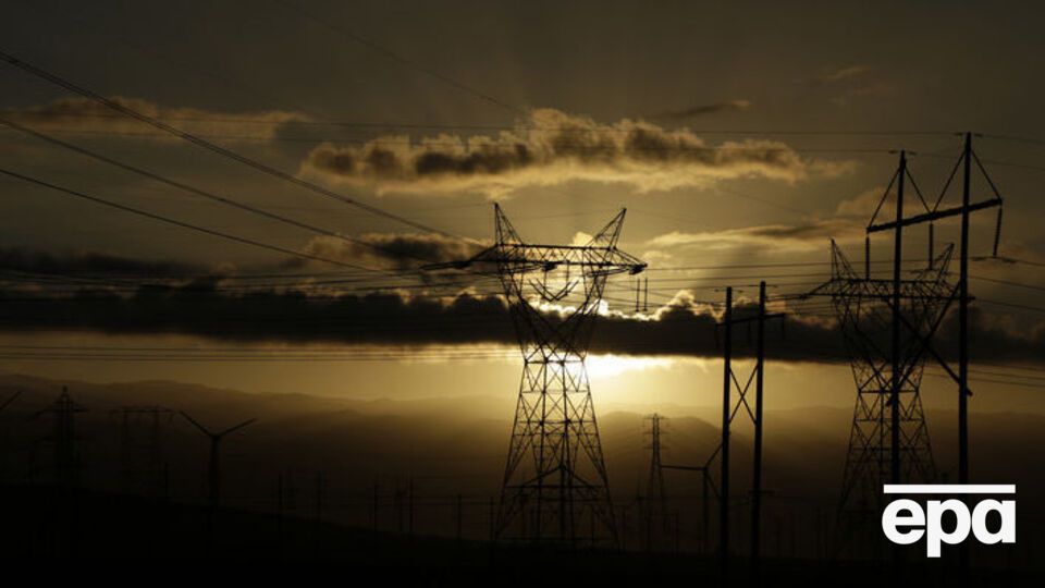 Из-за непогоды в Украине было обесточено 745 населенных пунктов