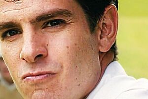 Главный герой, вопреки болезни, путешествует по миру, поддерживая других людей