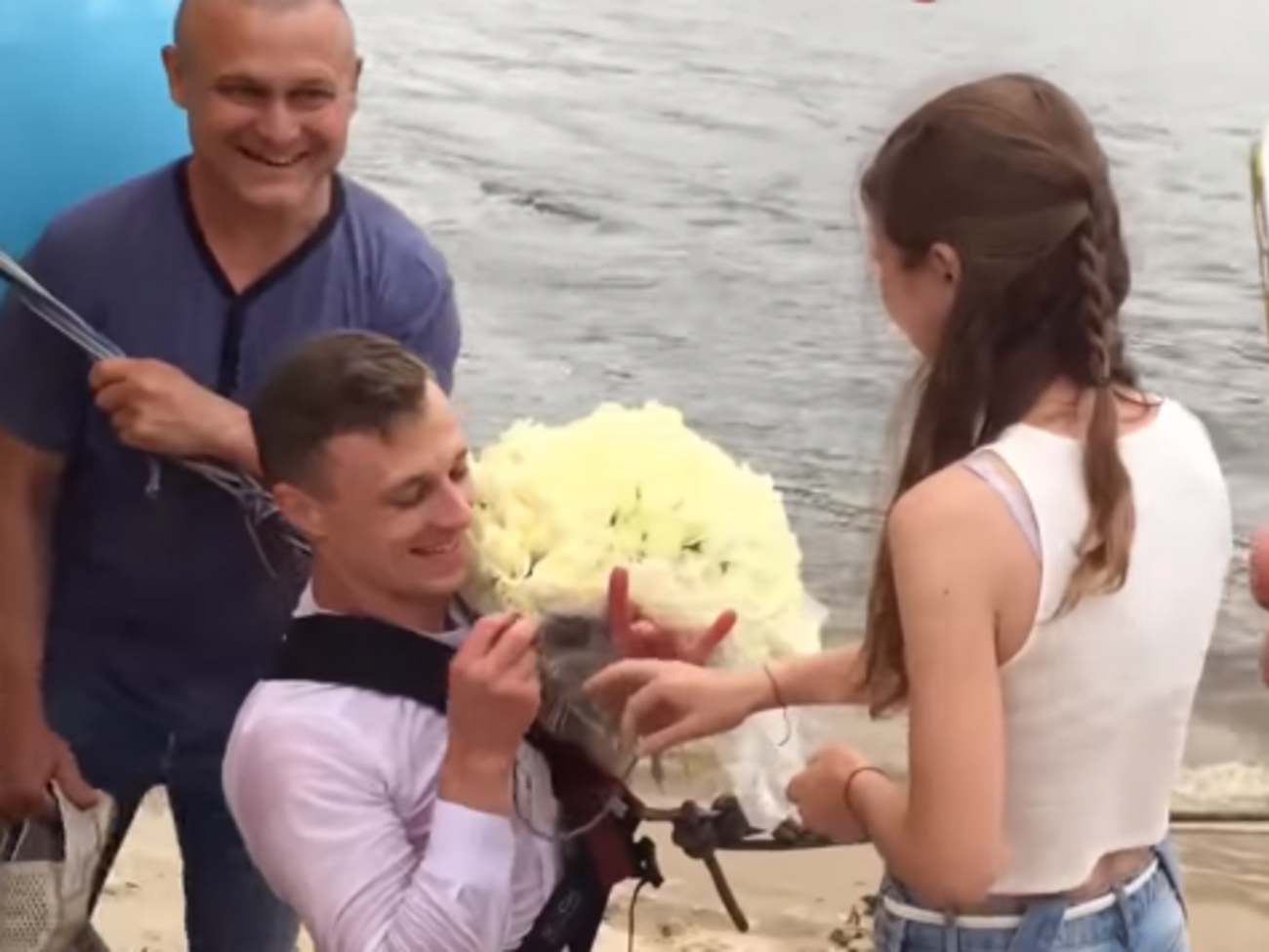 Девушка ответила на предложение: "Да!"