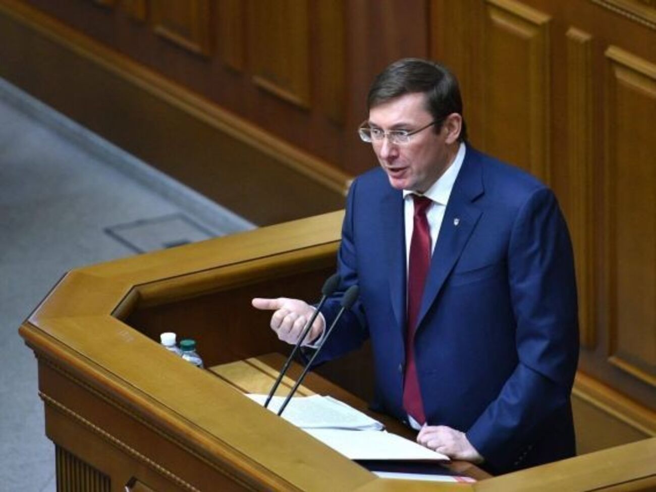 Луценко: У нас перевірка йде за десятками народних депутатів