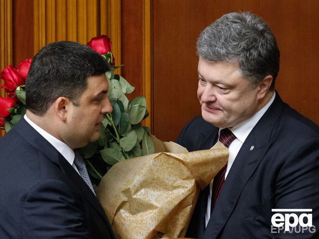 Гройсман: Коли президент визначиться, він вийде до народу і попросить у людей довіри