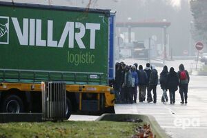 Мігранти використовують вантажівки для поромної переправи із Франції до Англії