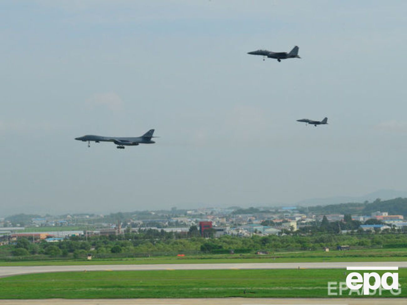 Американские бомбардировщики пролетели над Корейским полуостровом