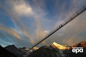 Мост находится в 80 м от земли