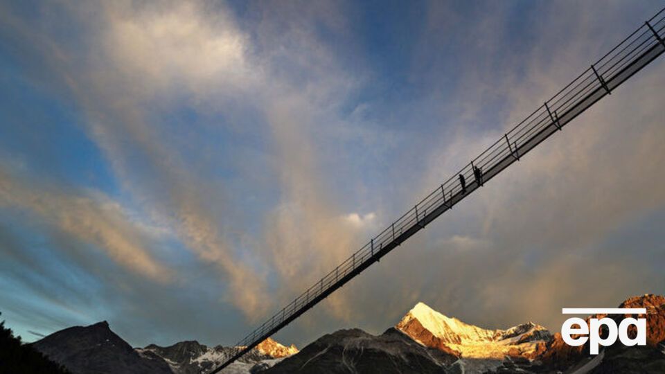 Мост находится в 80 м от земли