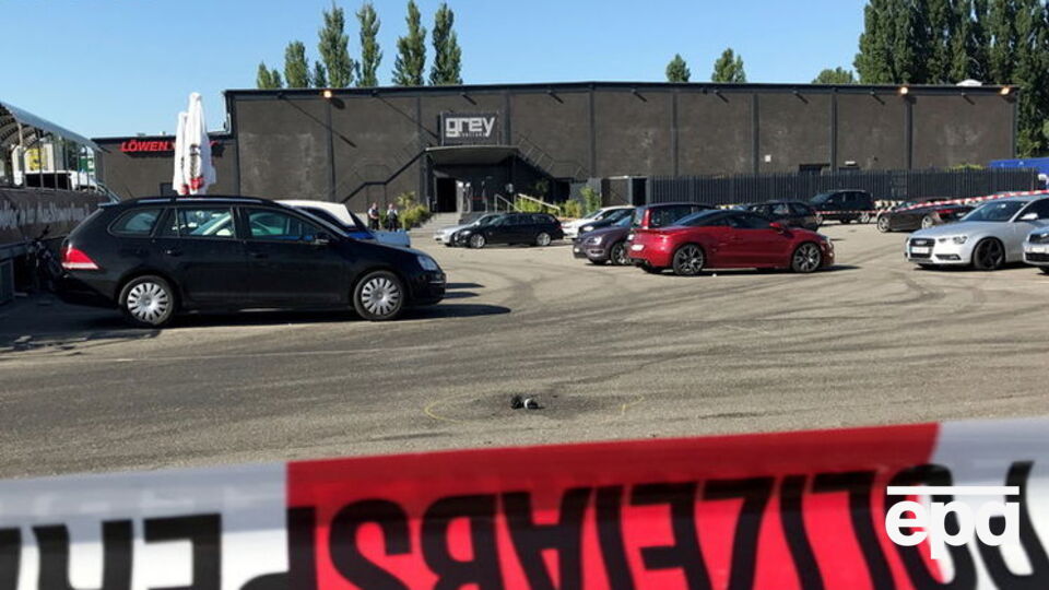 Жертвою нападу став охоронець, ще троє осіб, включно з офіцером поліції, дістало поранення