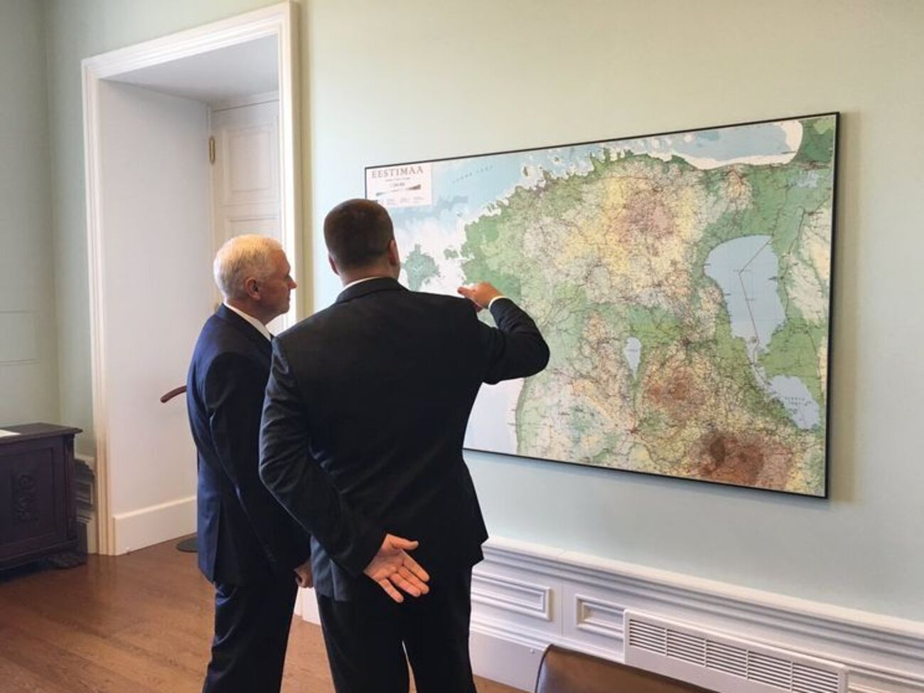 Пенс провів зустріч із прем'єр-міністром Естонії Юрі Ратасом