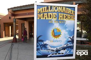 Пенсионер стал дважды миллионером, играя в лотерею