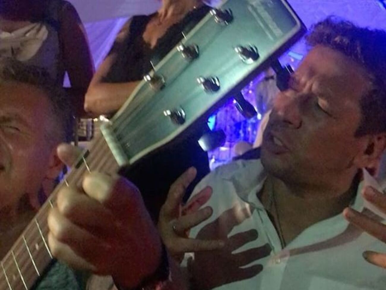 Мерзликин речитативом исполнил стихотворение под аккомпанемент Агутина