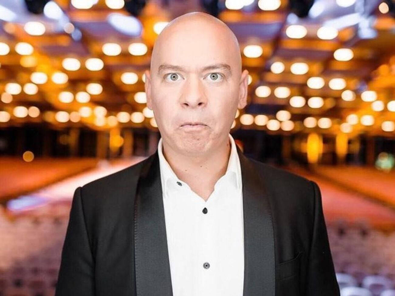 Кошовий прикрив лисину накладним волоссям