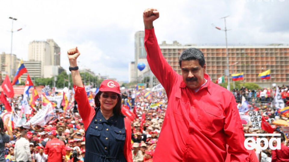 Санкції передбачають блокування активів Мадуро у США і заборону вести з ним справи американським громадянам.