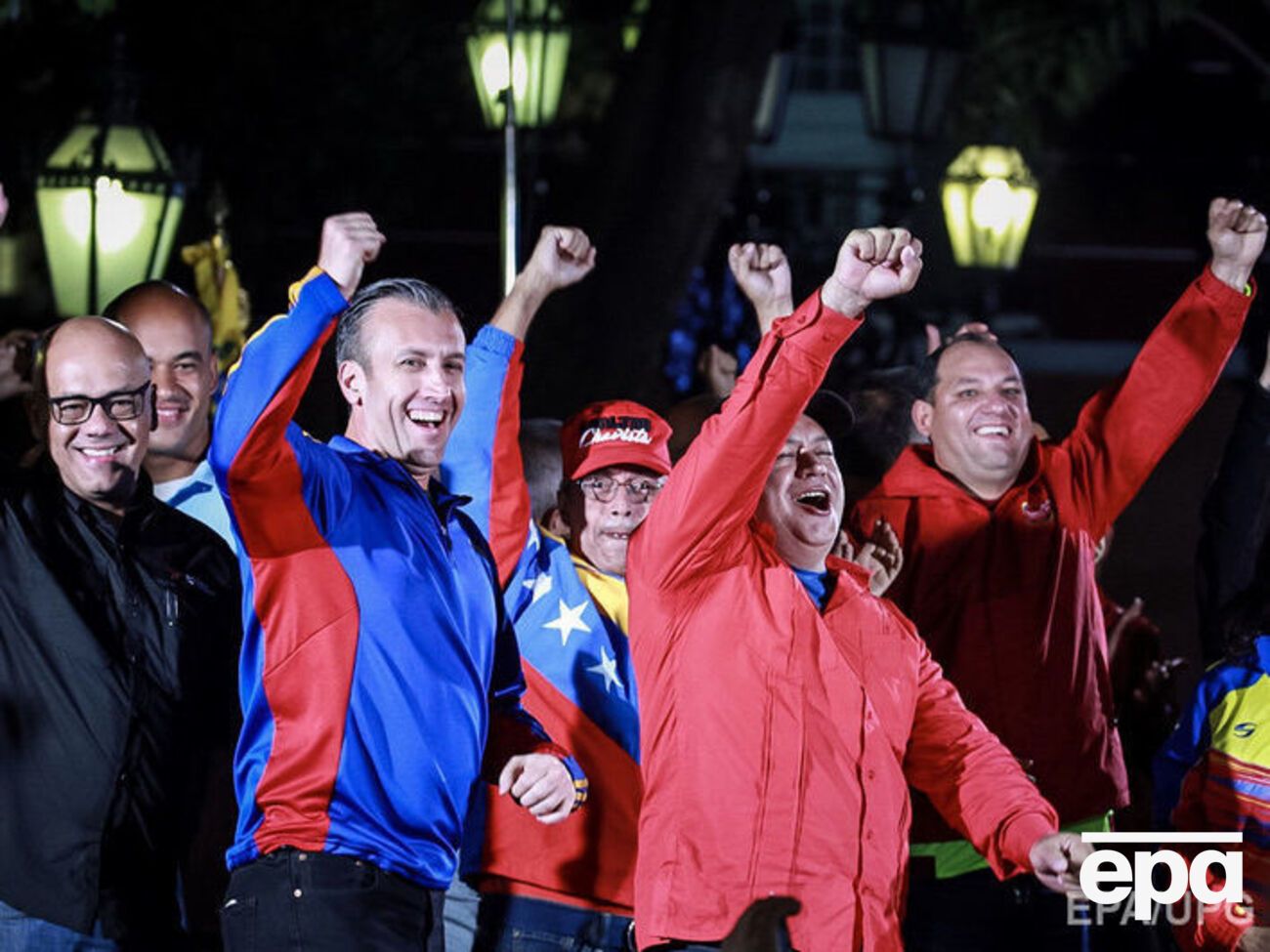 Сторонники Мадуро празднуют победу на выборах