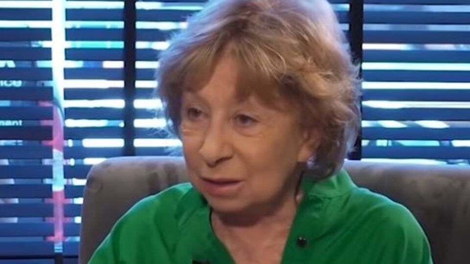 Ахеджакова: Если ты настоящий художник, тебя должны волновать эти смыслы, ты должен на них работать, это твой долг