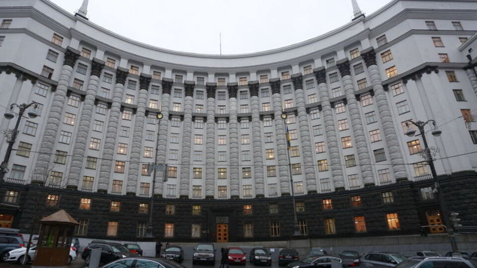 Согласно законопроекту, представленному в Кабмине, вдвое сокращаются сроки подготовки объектов к приватизации