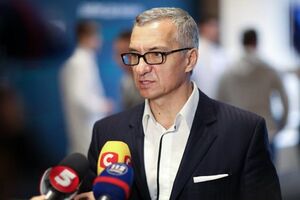 По словам Шлапака, "ПриватБанк" подал иски о возмещении 23,8 млрд грн, у банка хотят отсудить 20,2 млрд грн