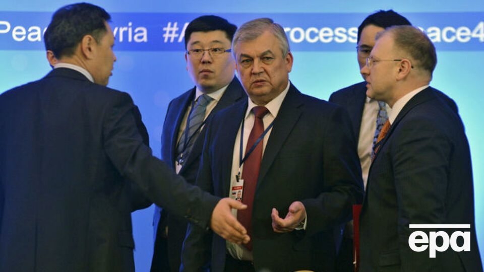 Лаврентьєв (на фото в центрі) зазначив, що лінії зіткнення щодо двох із чотирьох зон деескалації в Сирії фактично визначено