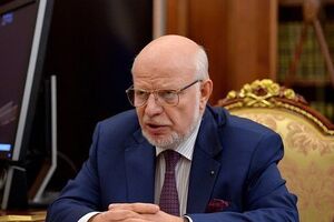 Федотов назвал памятную доску на стене академии "попыткой ресталинизации"