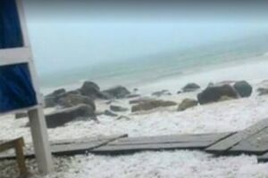 Град випав на узбережжі Чорного моря