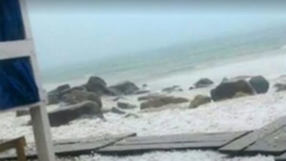 Град выпал на побережье Черного моря