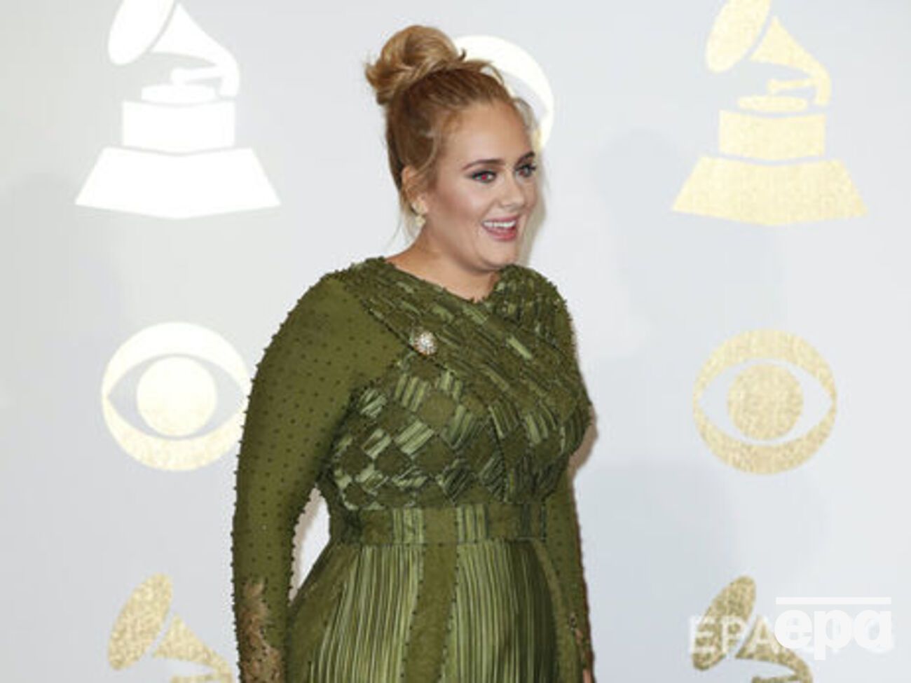 Адель по рекомендациям медиков не должна даже разговаривать